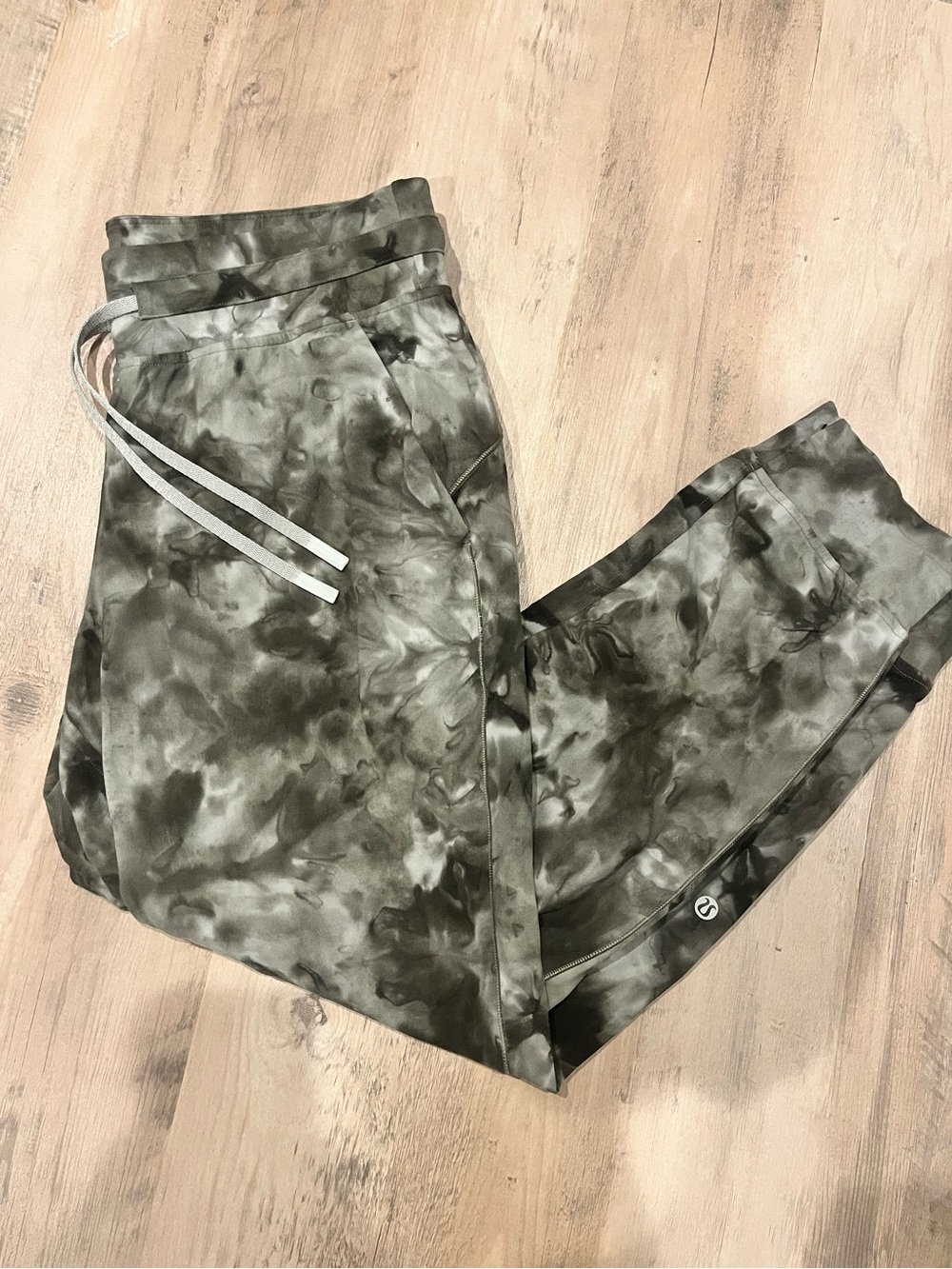 lululemon athletica Women's Olive Tie-Dye Joggers